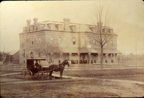 horse-drawn carriage in front of Sabin home