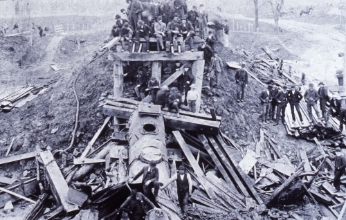spectators at Monon train wreck, May 2, 1893