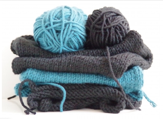 blue and gray yarn